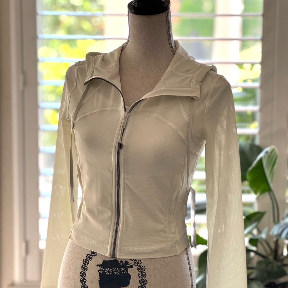 New Lululemon Mesh Hooded Cropped Define Jacket Size 4 Bone Color with Tag